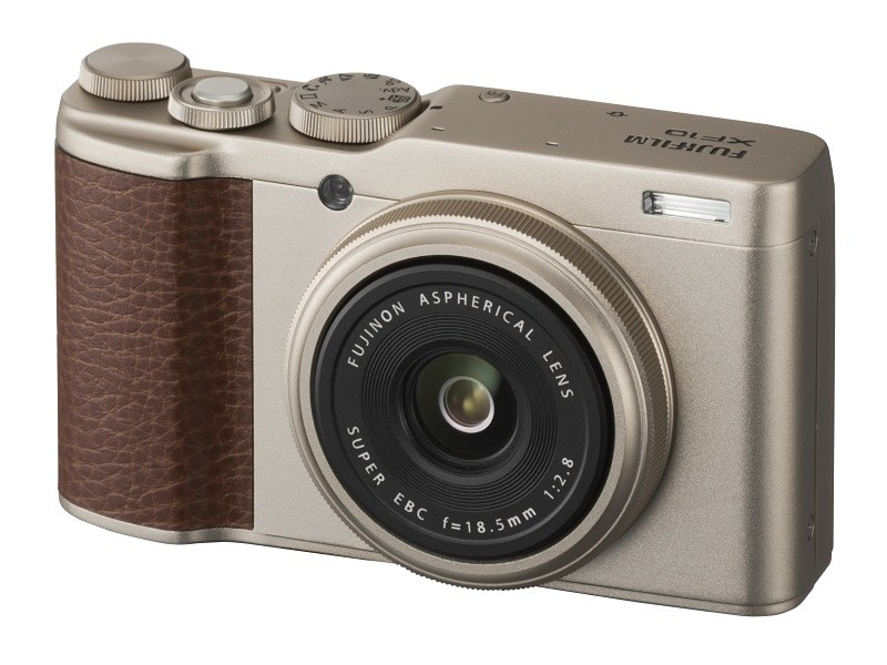 FUJIFILM XF10 APS-Cセンサー搭載、軽量コンパクトなカメラをサブ機 