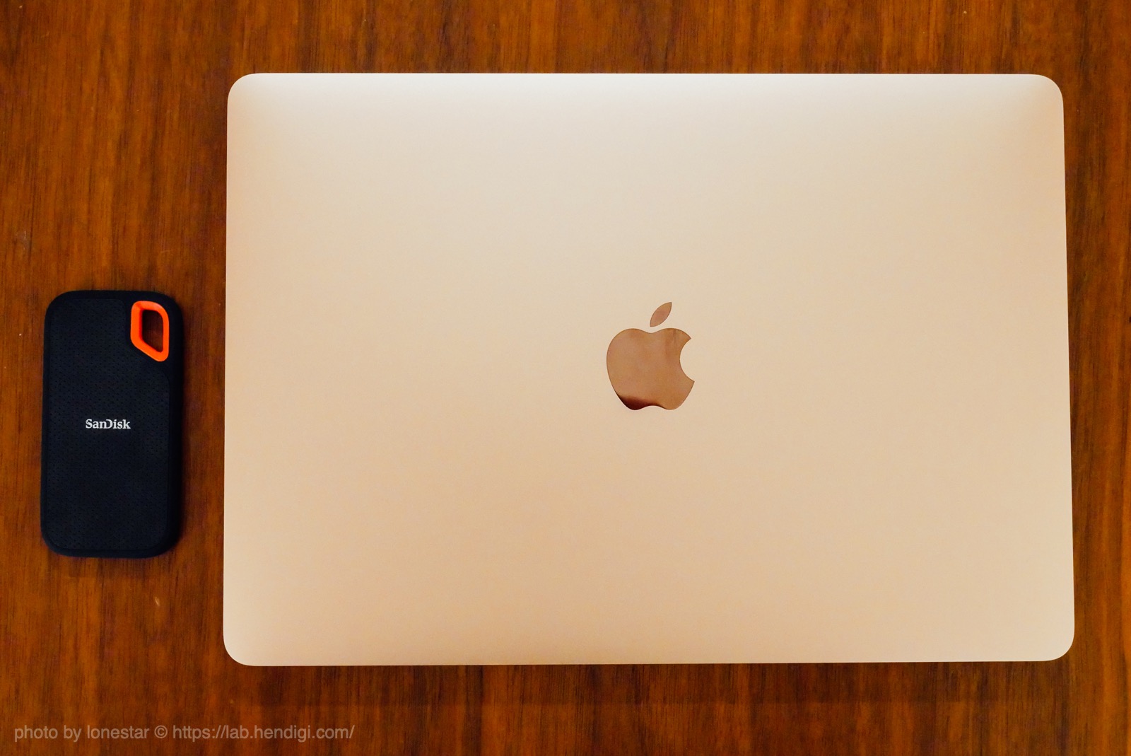 MacBook 外付けSSD　サンディスク　
