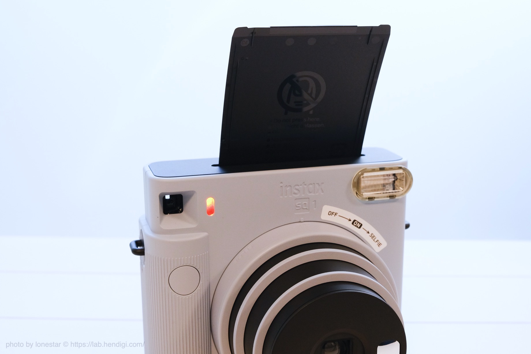 カメラ フィルムカメラ instax SQUARE SQ1 レビュー：シンプルで可愛いスクエアタイプのチェキ 