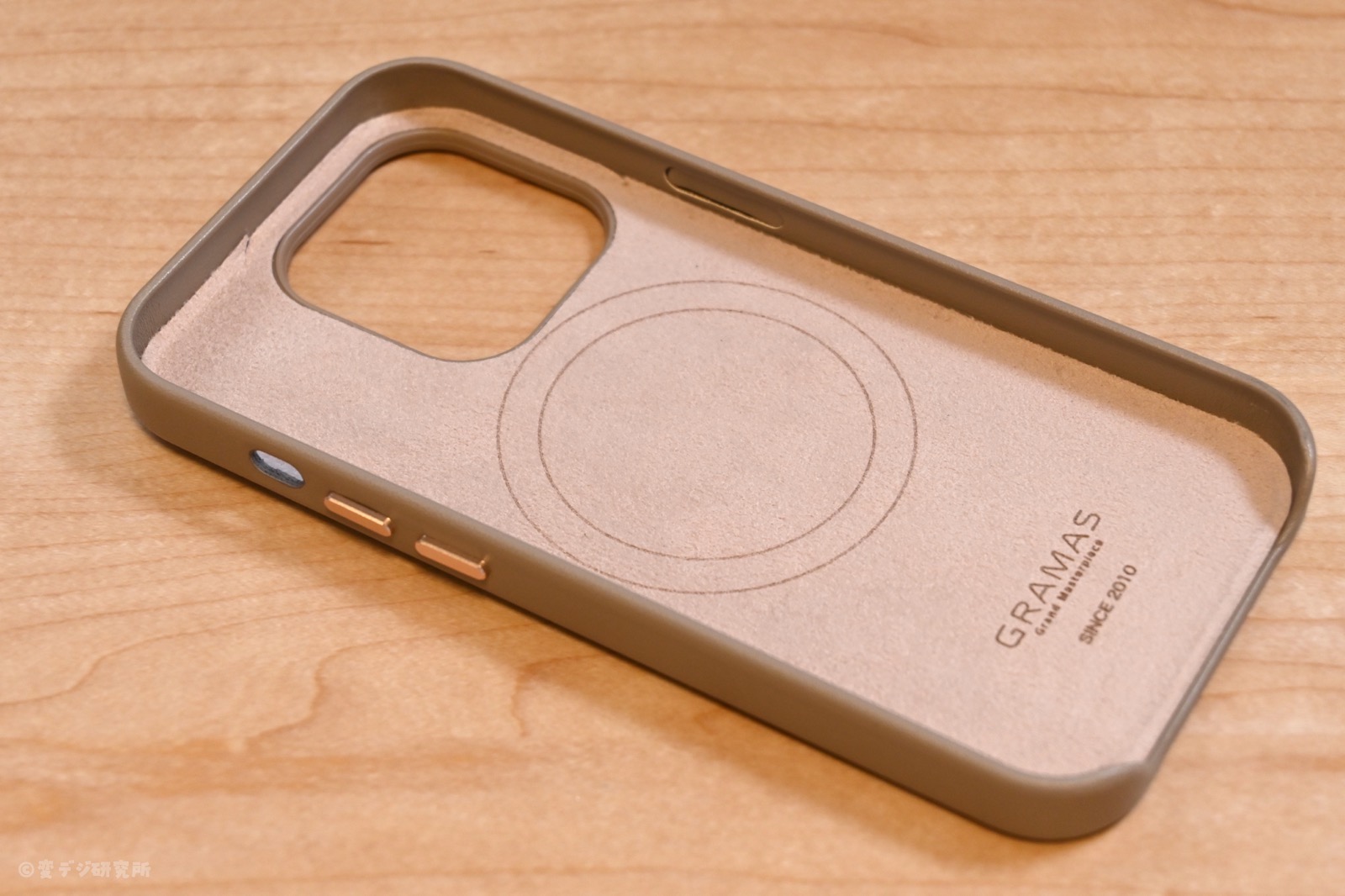 GRAMAS COLORS iPhone 14 Pro PU Leather Case